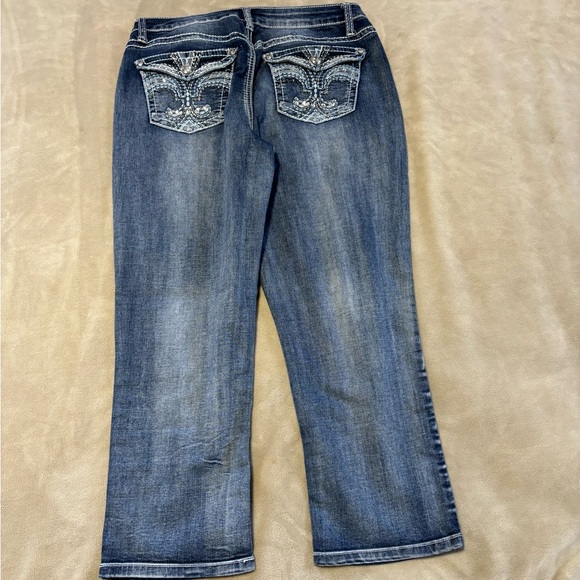 Apt. 9 Embroidered Flap Pocket Denim Capris - Picture 5 of 10